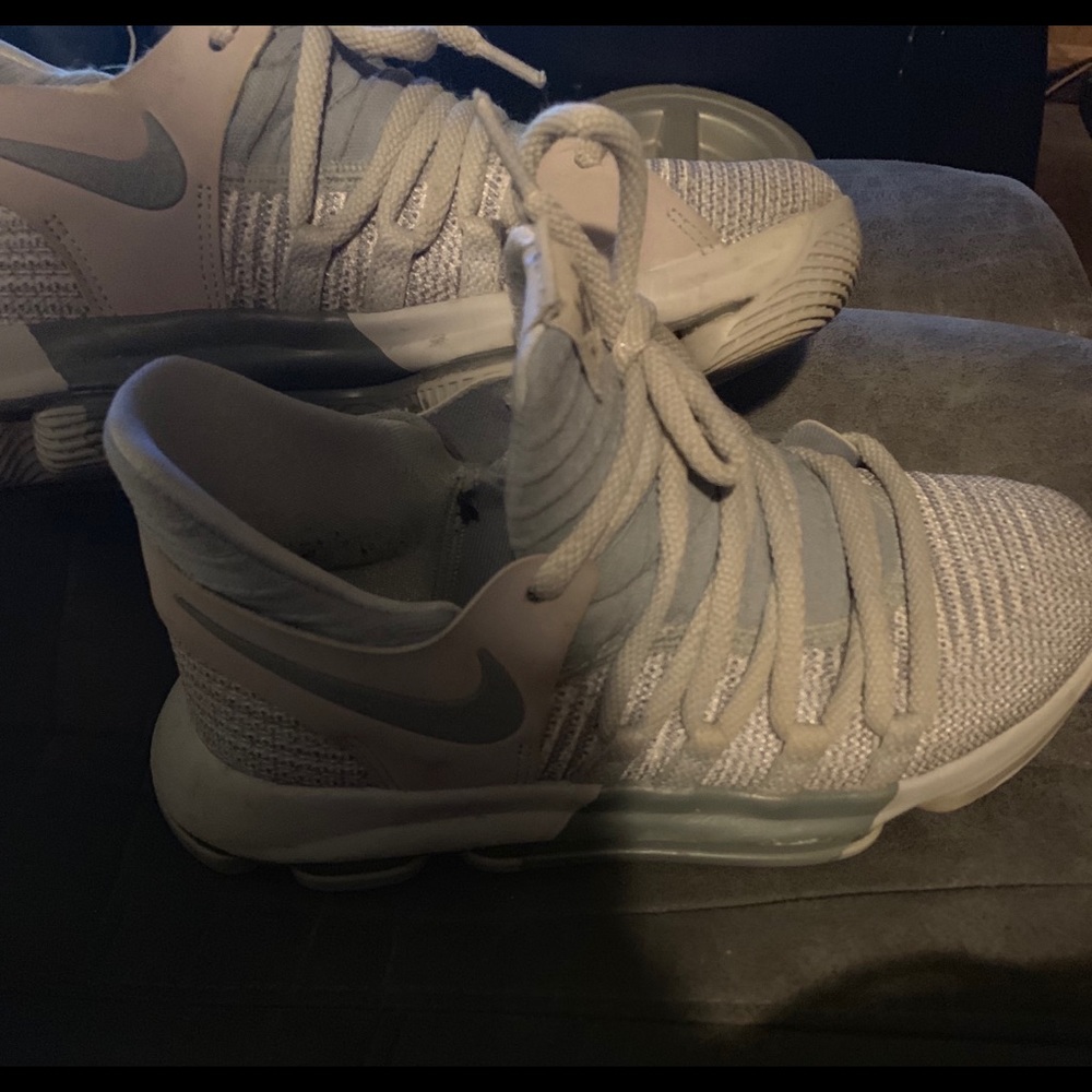 Boys Size 5 Nike KD’s